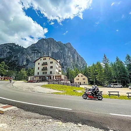 Al Sasso Di Stria Hotel *